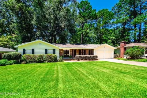5447 Suffolk Dr, Jackson, MS 39211