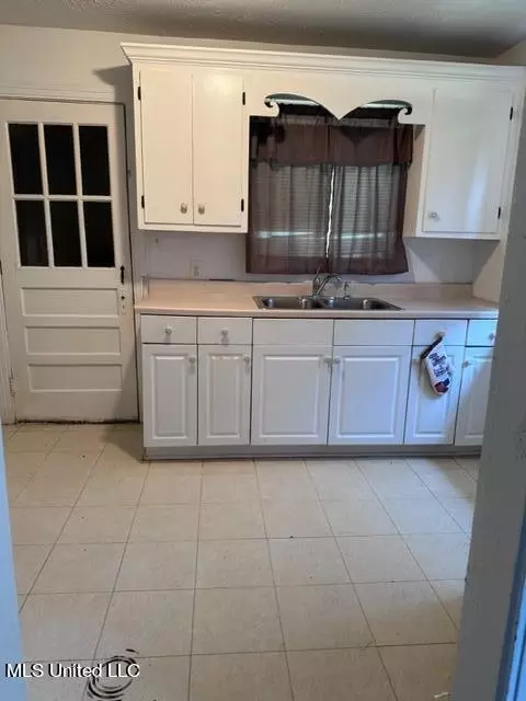 813 Combs St, Jackson, MS 39204 photo 5
