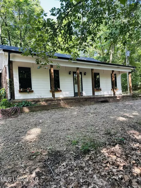 1890 Konawa Rd, Hernando, MS 38632