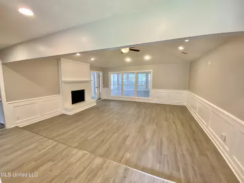 1520 Northlake Cir, Jackson, MS 39211