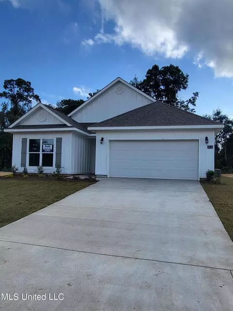 87131 Highpoint Dr, Diamondhead, MS 39525