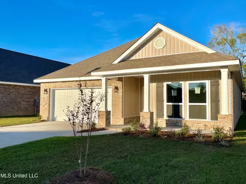 85 Saltmeadow Cir, Ocean Springs, MS 39564