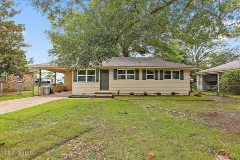 111 Oak Park Dr, Pearl, MS 39208