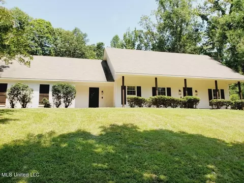 1037 N Raintree Dr, Pelahatchie, MS 39145