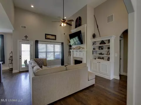 2128 Watson Place Cv, Nesbit, MS 38651 photo 4