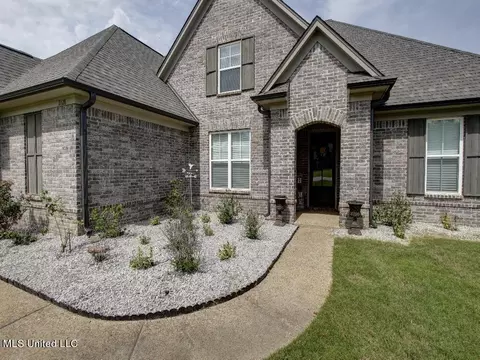 2128 Watson Place Cv, Nesbit, MS 38651 photo 2