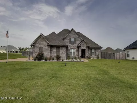 2128 Watson Place Cv, Nesbit, MS 38651