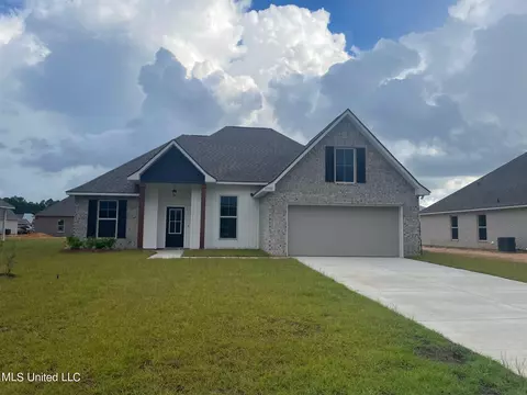 11501 Memphis Cir, Ocean Springs, MS 39564
