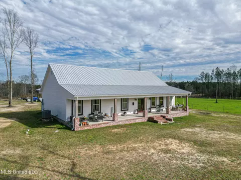 16 Three Ponds Dr, Poplarville, MS 39470