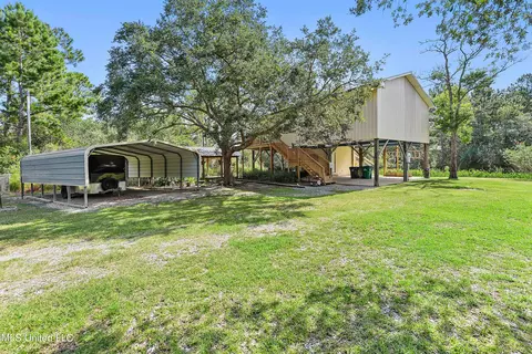 10008 Willow St, Waveland, MS 39576
