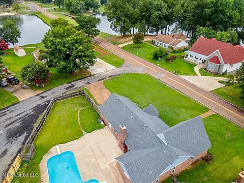 2121 Itasca Dr, Nesbit, MS 38651