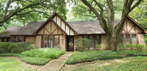 2222 Heritage Hil Dr, Jackson, MS 39211