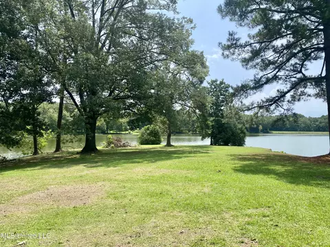 197 Lake Circle Drive Dr, Vicksburg, MS 39180