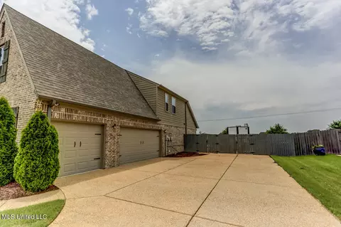 1155 Lanere Dr, Olive Branch, MS 38654 photo 2