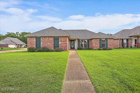 125 Cedarstone Dr, Terry, MS 39170