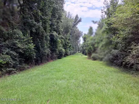 000 Colonial Dr, Magee, MS 39111
