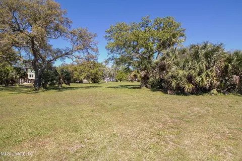 1524 B Beach Blvd, Biloxi, MS 39530
