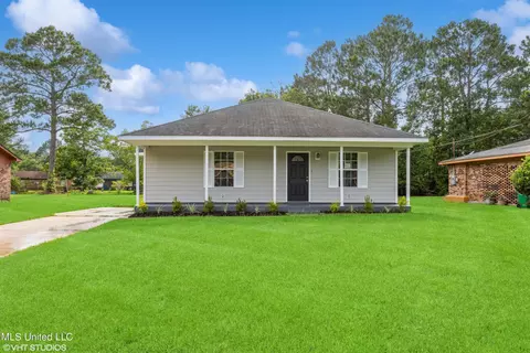 5649 Rose Dr, Moss Point, MS 39563