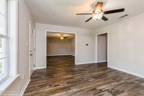 5649 Rose Dr, Moss Point, MS 39563 photo 3