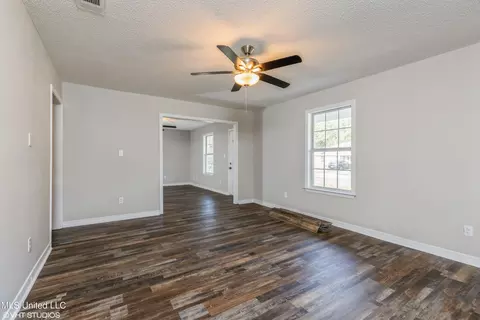 5649 Rose Dr, Moss Point, MS 39563 photo 5