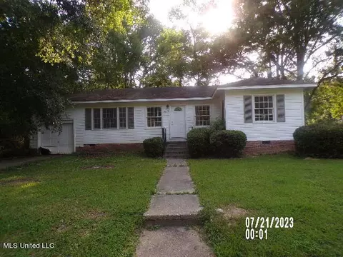 4673 Londonderry Dr, Jackson, MS 39206 photo 1
