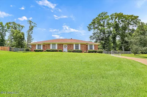 1085 Devonshire Dr, Jackson, MS 39206