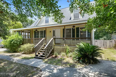 205 Ruella Ave, Bay Saint Louis, MS 39520