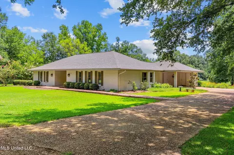 335 Glenfield Rd, Canton, MS 39046