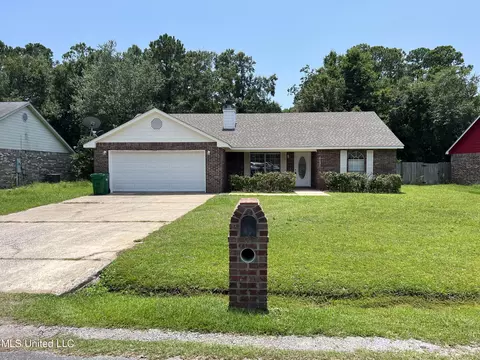 1135 Gum St, Ocean Springs, MS 39564