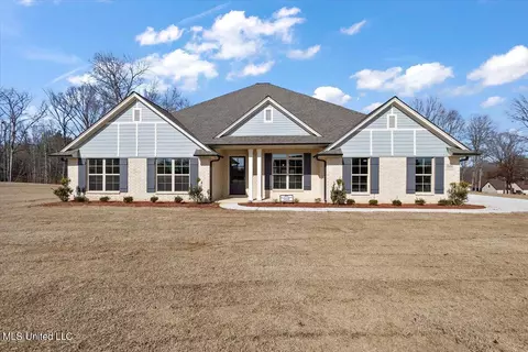 13054 Pebble Ridge Dr, Byhalia, MS 38611
