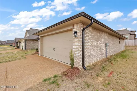 Exterior - 7796 E Reece Dr, Southaven, MS 38671 photo 7 of 8