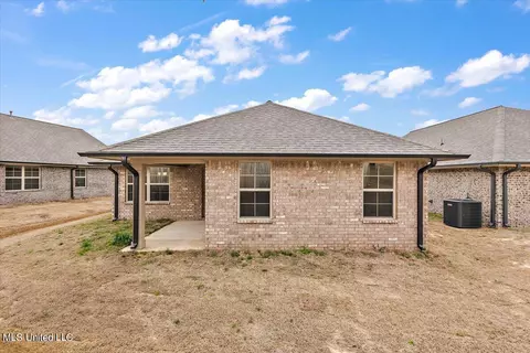 Exterior - 7796 E Reece Dr, Southaven, MS 38671 photo 5 of 8