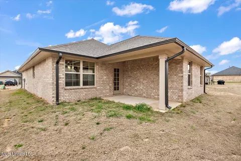 Exterior - 7796 E Reece Dr, Southaven, MS 38671 photo 3 of 8