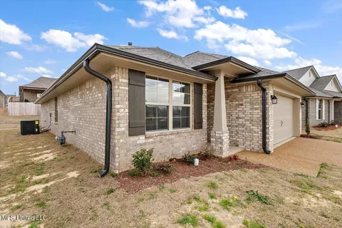 Exterior - 7796 E Reece Dr, Southaven, MS 38671 photo 6 of 8