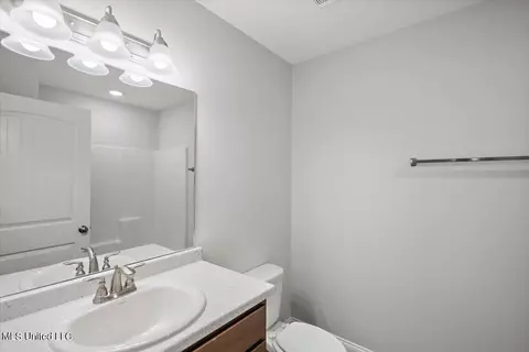 Bath - 7796 E Reece Dr, Southaven, MS 38671 photo 1 of 5