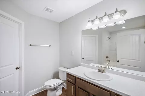 Bath - 7796 E Reece Dr, Southaven, MS 38671 photo 4 of 5
