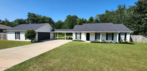 1404 Spruce St, Ocean Springs, MS 39564