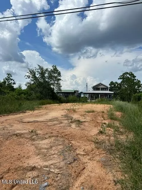 Pompano Circle, Bay Saint Louis, MS 39520