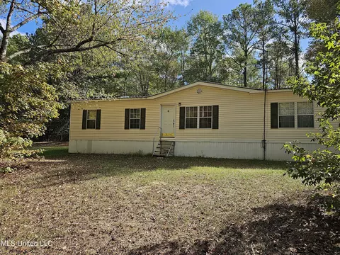 537 Bevill Dr, Florence, MS 39073