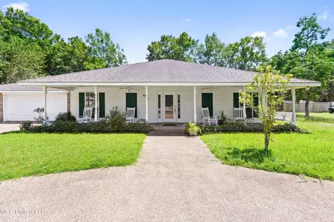 9017 Live Oak Ave, Ocean Springs, MS 39564