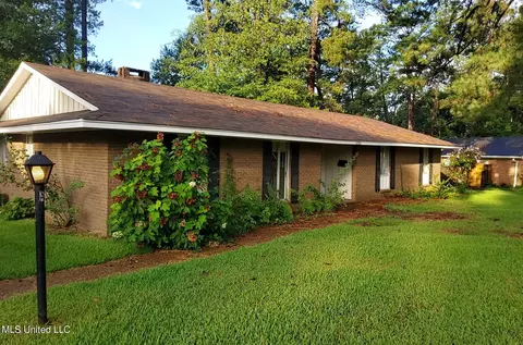1335 Dunleith Pl, Jackson, MS 39204
