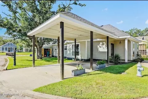 29 Sweetgrass Ln, Ocean Springs, MS 39564