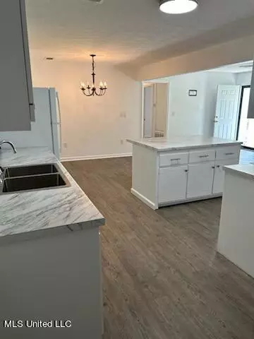 5767 Old Canton Rd, Jackson, MS 39211 photo 6