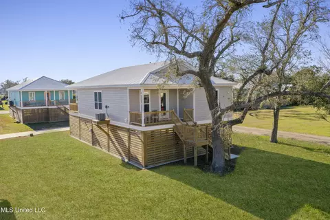 555 Alston Ave, Gulfport, MS 39501