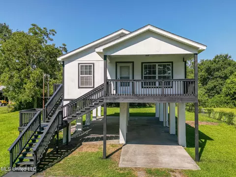 329 Fleitas Ave, Pass Christian, MS 39571