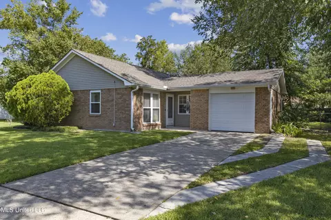 13204 Sweetbriar St, Ocean Springs, MS 39564