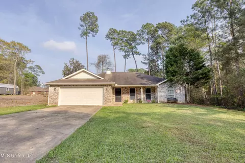 2508 N 7th St, Ocean Springs, MS 39564