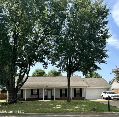 925 White Pine Dr, Southaven, MS 38671