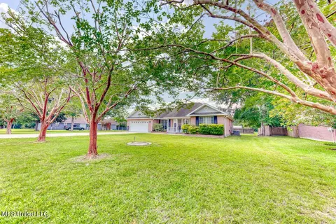 101 Hilltop Dr, Carriere, MS 39426