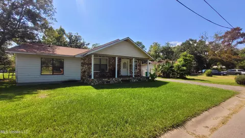 4507 Second St, Moss Point, MS 39563